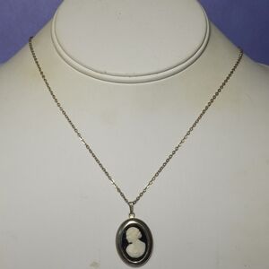 Vintage Sarah Coventry "Cameo Lady" Pendant Necklace